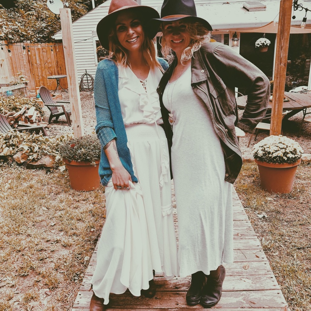 Meet your Posher, Erin :instagram @graybuffalo_ - Picture 3 of 9